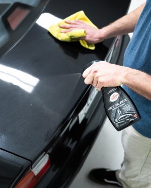 Полираща паста за черни бои Turtle Wax Hybrid Jet Black Spray Polish 500 ml 